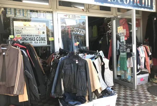 Disconchi Thrift Shop