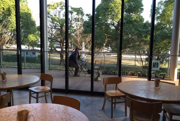 レオも一緒にお外でランチ。