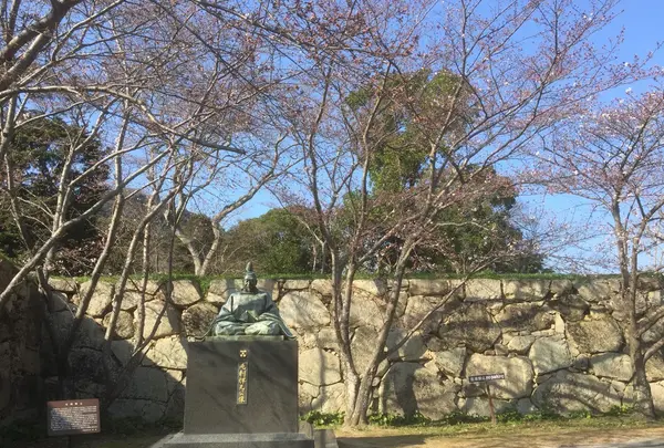 毛利輝元公像