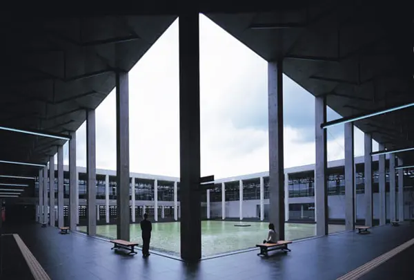 越後妻有里山現代美術館キナーレ