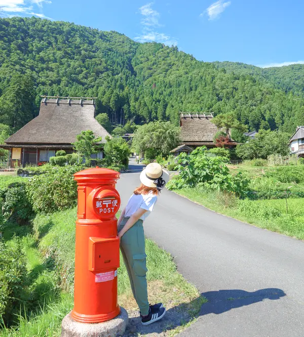 レトロな赤い丸型ポスト