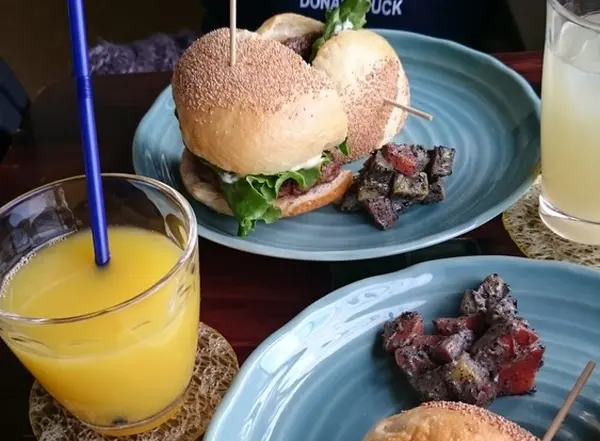 名物さるぅ屋バーガー