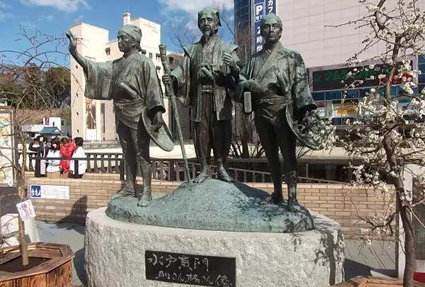 水戸黄門＆助さん＆格さん像