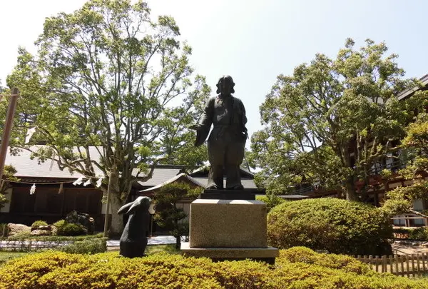 御慈愛の御神像