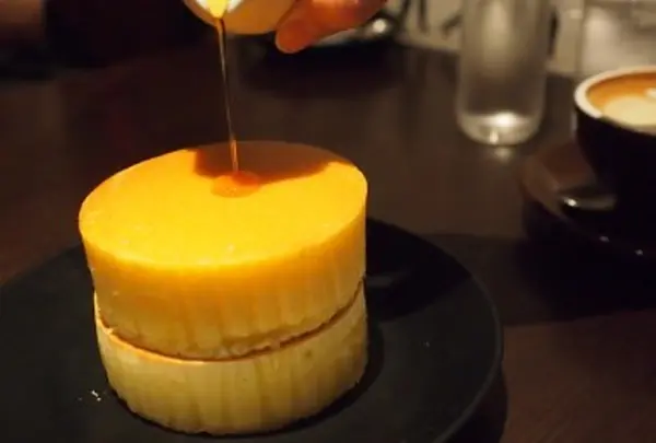 バターたっぷり！ほわほわのホットケーキ！