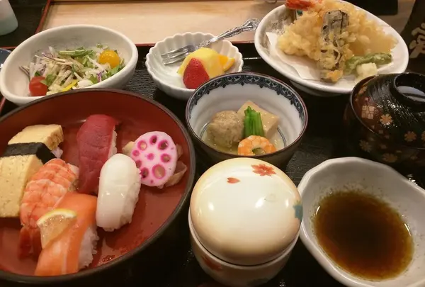 寿司セットメニュー