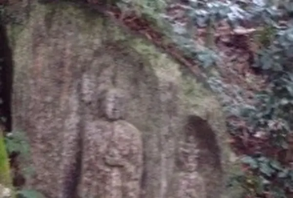 やぶの中の三尊