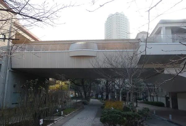 歌劇とファミリーランドを結ぶ橋