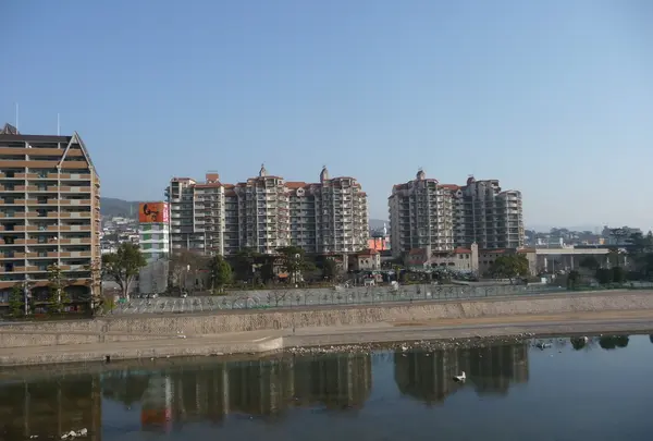 武庫川の対岸から