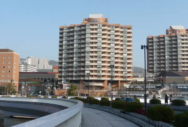 武庫川の橋から見た阪急宝塚駅