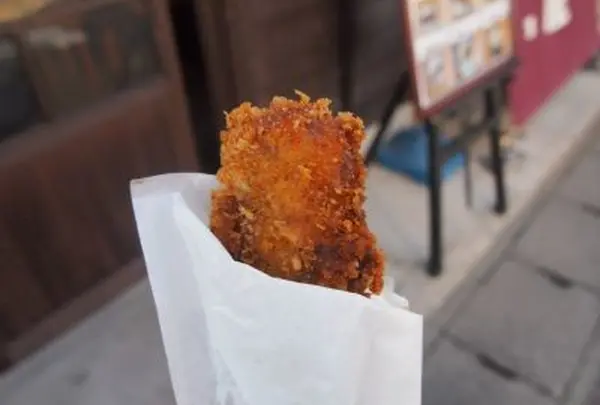 「岩井屋」の「ホルモン揚げ」