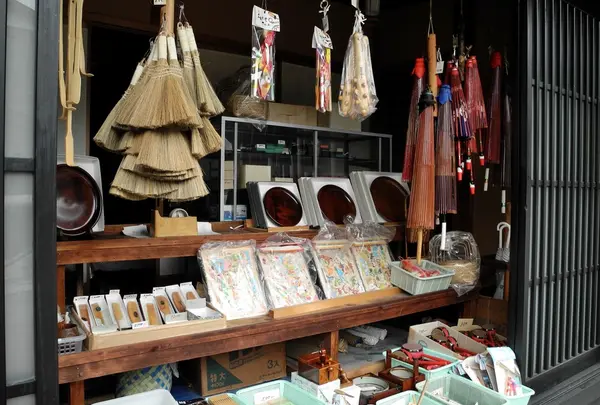 素朴なおみやげ屋さん