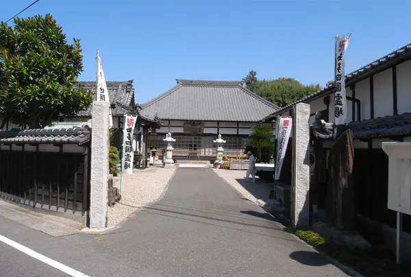 本堂の左側が弘法様