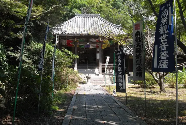 比較的長めの参道