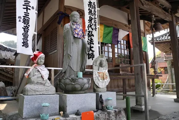 本堂は東向き