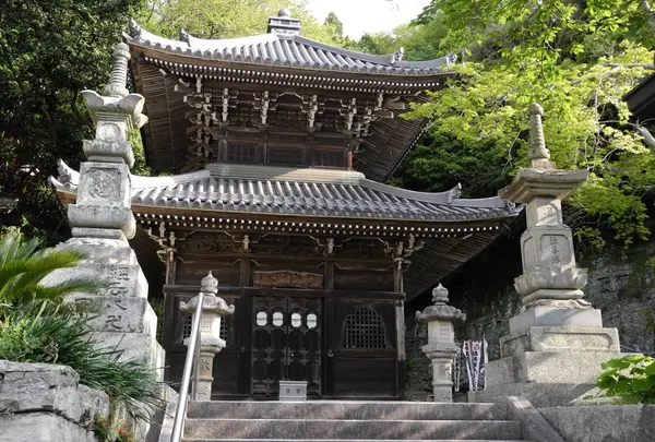二重の塔