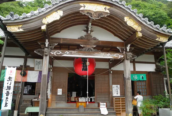 老人ホームの隣り