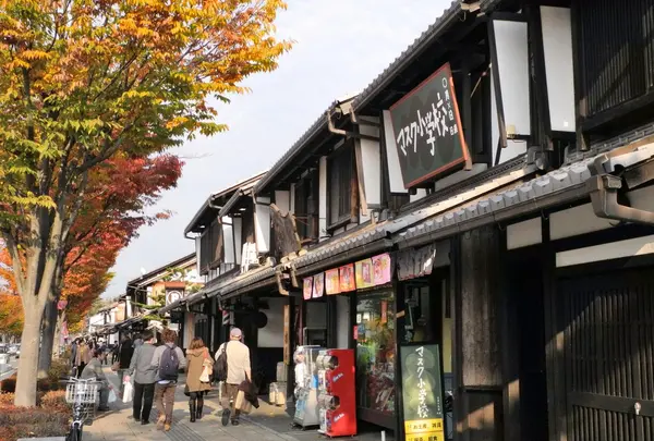 よく解らない店がいっぱい