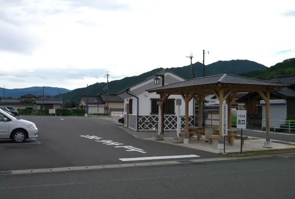 駐車場とシャトルバス