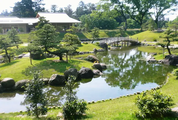 復元された玉泉院丸庭園