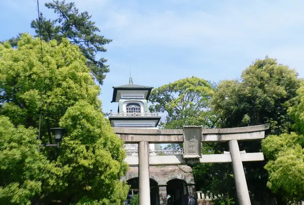 ステンドグラスの神門