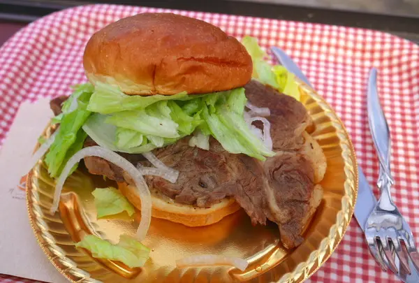 3000円の高級バーガー