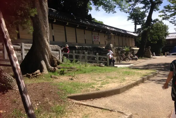 楼門の階段横の右手