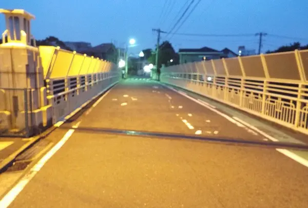橋を通過