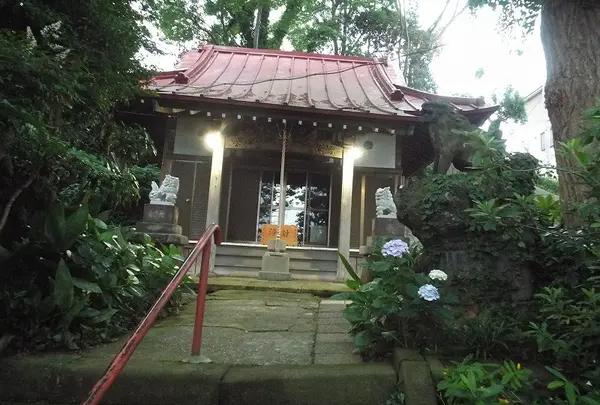 本殿へ