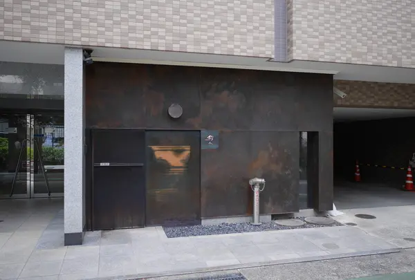 お店はマンションの1階です