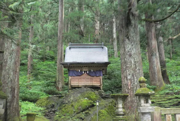 霊気溢れる立山若宮