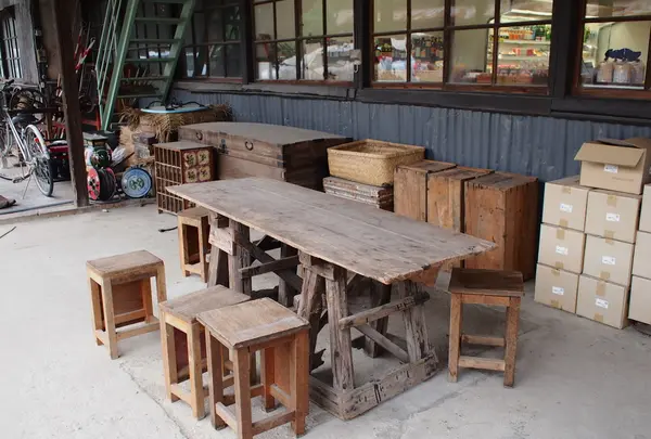 店先のテーブル