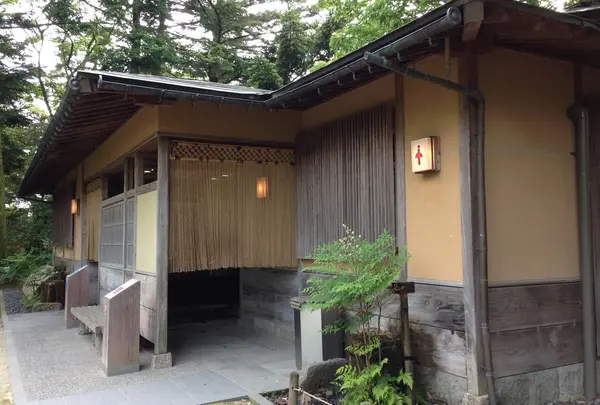 これ、トイレです(';')
