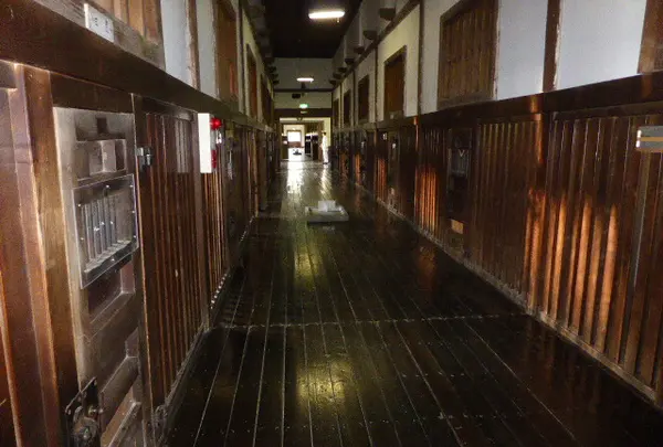刑務所内