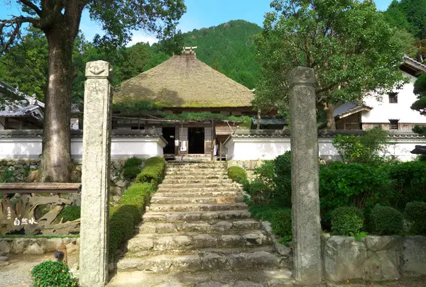 おとなりは達身寺