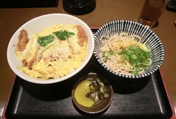 そばとカツ丼の定食！