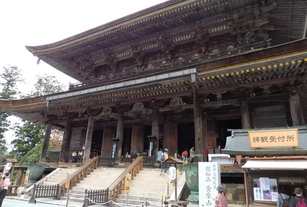 「発露の間」で参拝…！