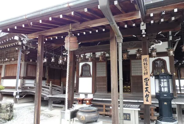 聖天堂でお願いを…！