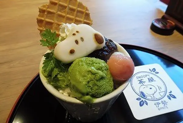 スヌーピー抹茶あんみつパフェ