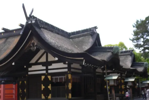 まず、ご本殿にお参り