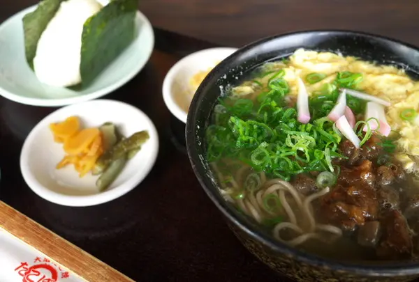 レストランやお土産屋さん多め