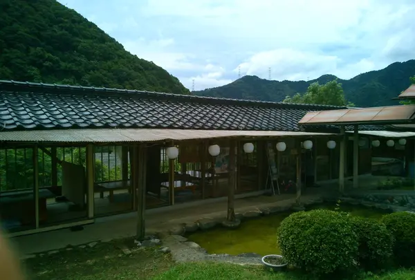 お洒落な川床風客席！