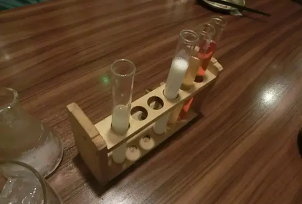 メスシリンダー