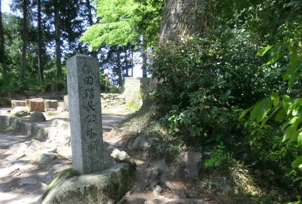 織田信長公本廟