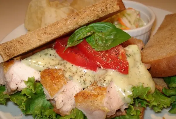 チキン＆バジルサンド