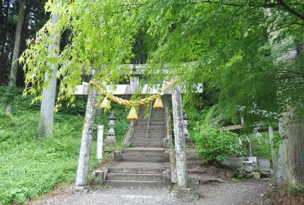 まず根道神社に参拝