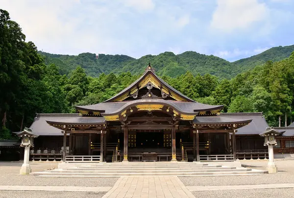 彌彦神社