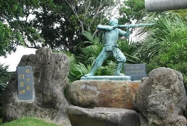 鉄砲伝来紀功碑