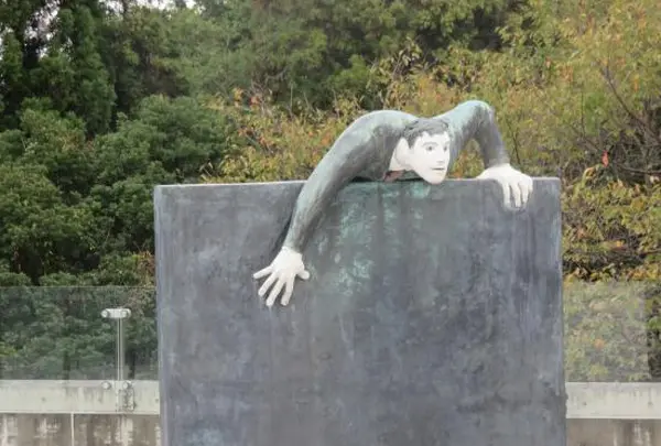 ヴァンジ彫刻庭園美術館