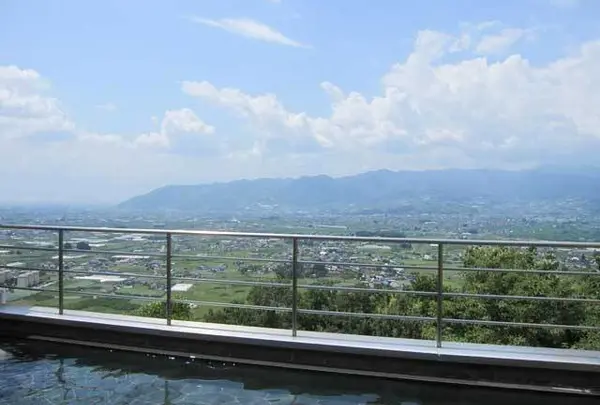 ぶどうの丘温泉「天空の湯」